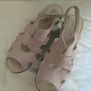 NWOT Skechers Peep Toe, Suede, Slingback Wedge Sandal, Size 10, Dusty Pink
